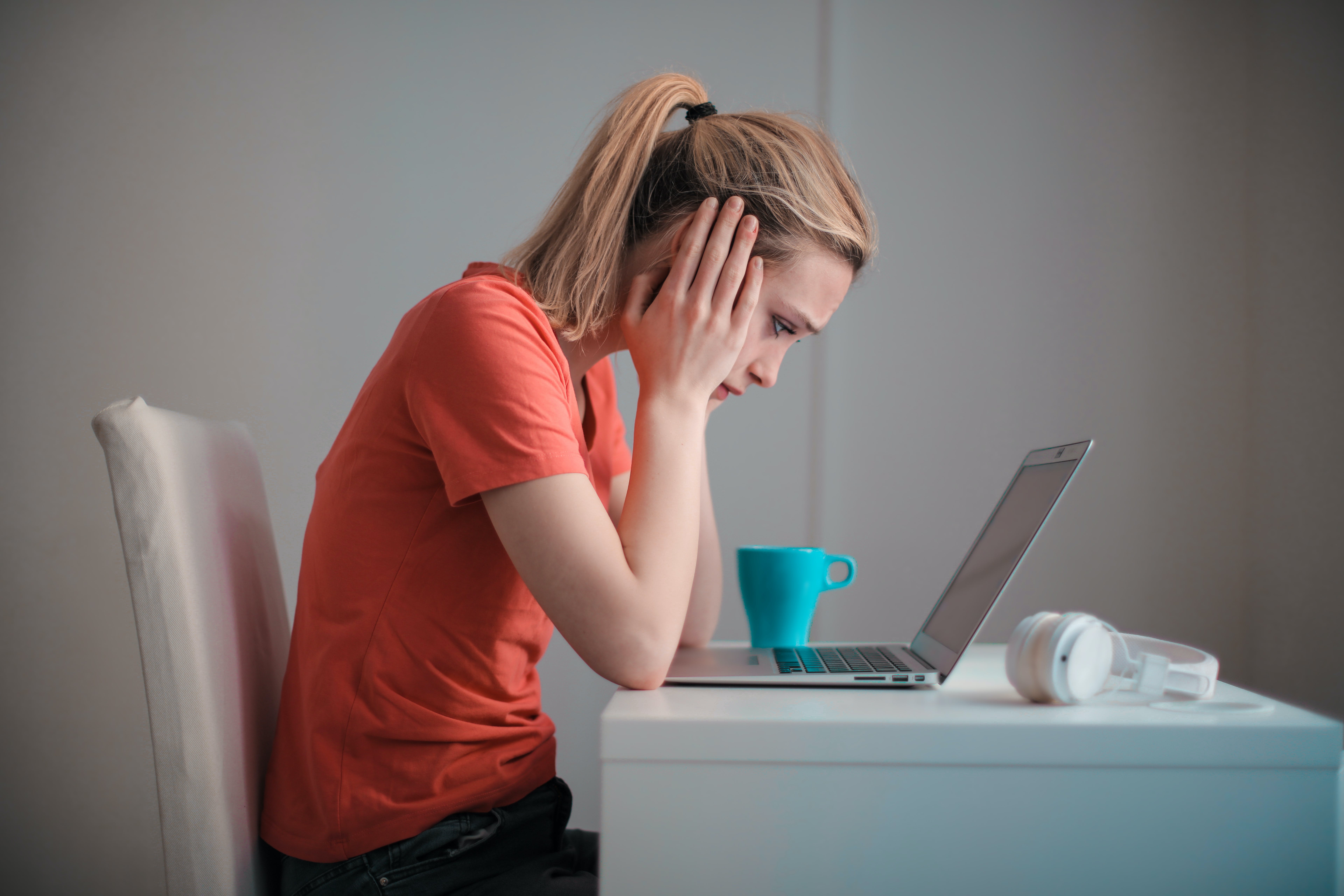 Young woman perplexed about to get laptop screen back to normal size