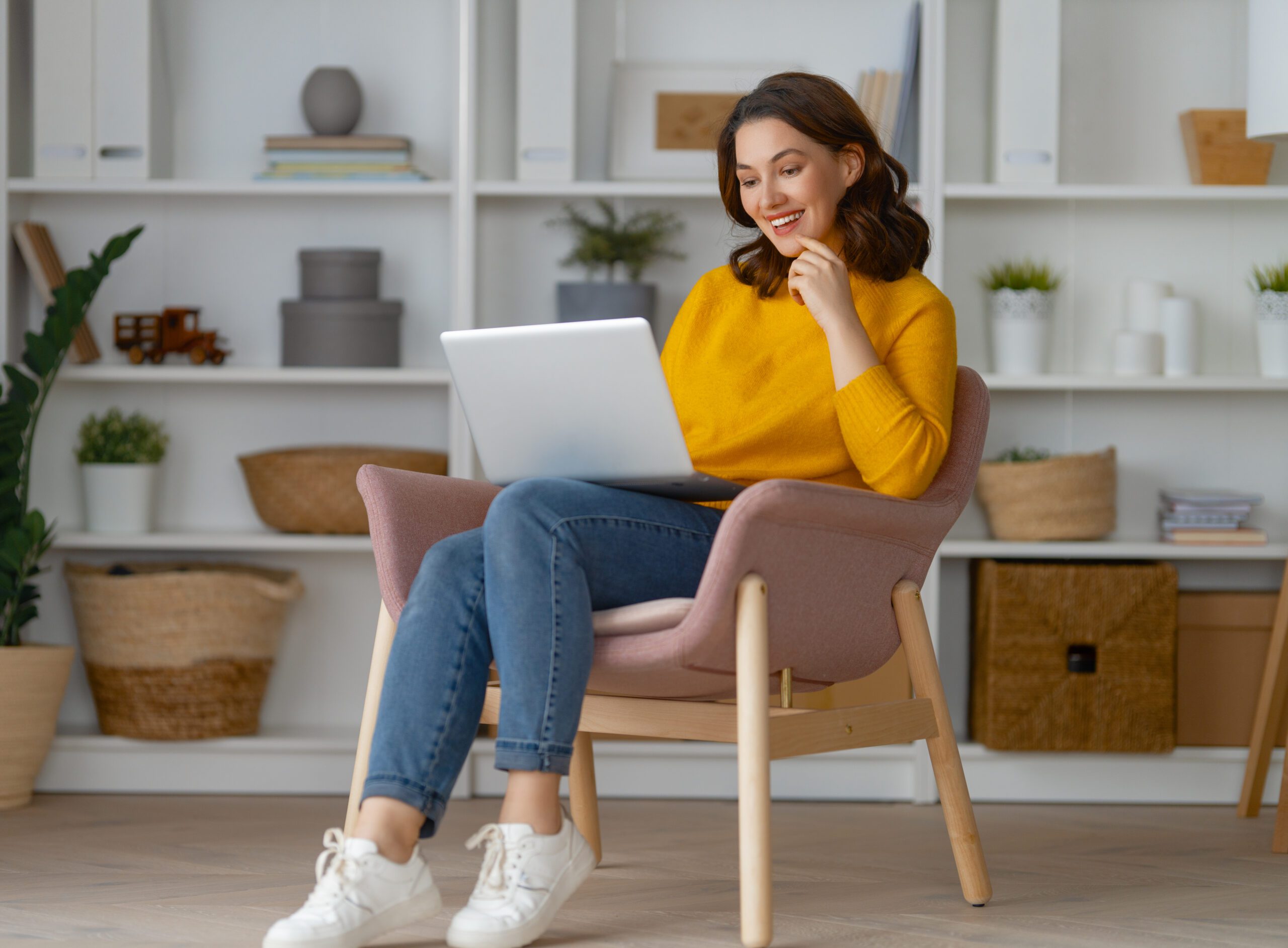 Image of woman learning How to Reinstall Mac Os